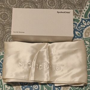Spoiled Child Pure Silk Queen Sz Pillowcases NIB